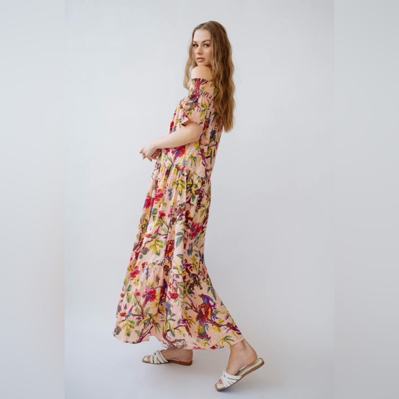 Guadalupe Momposina Raven Peach Dress off-the-shoulder - Picture 15 of 16